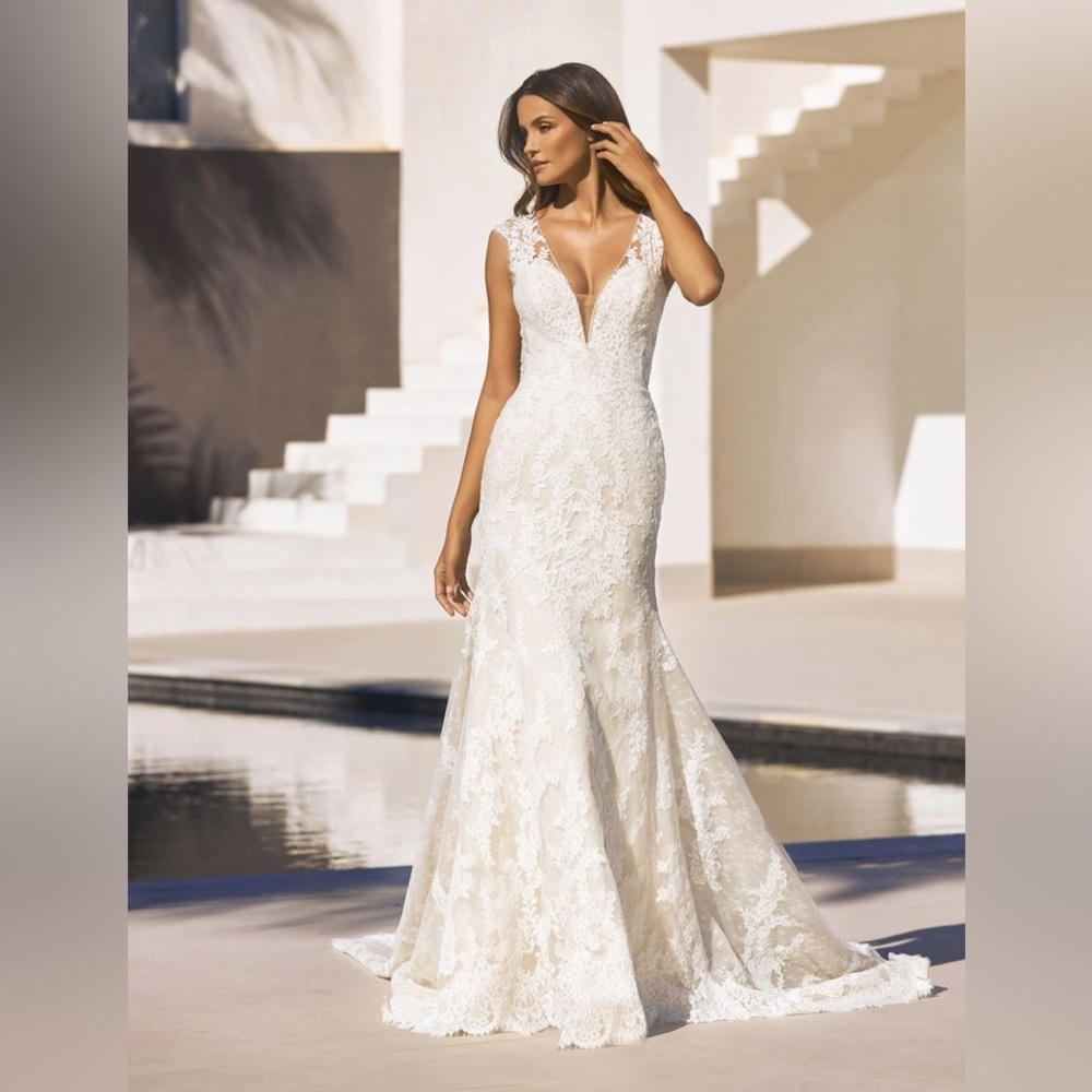 Pronovias Lyra wedding dress - Picture 3 of 13